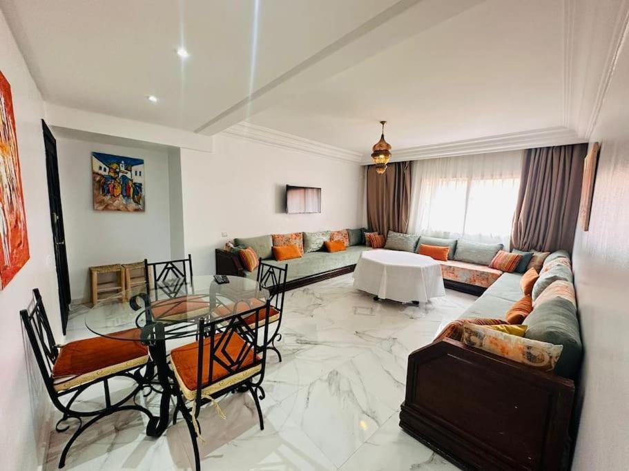Charmant Appartement Avec Piscine 2Chambres Au Coeur De Gueliz Marrákes Kültér fotó