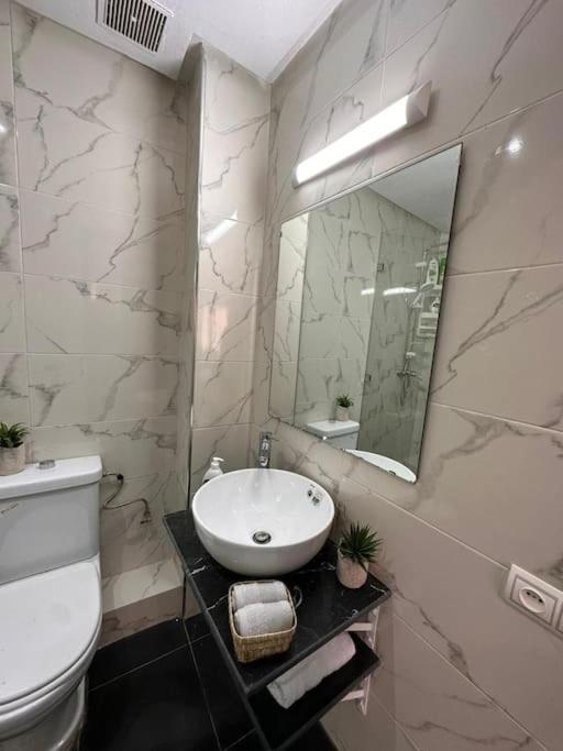 Charmant Appartement Avec Piscine 2Chambres Au Coeur De Gueliz Marrákes Kültér fotó